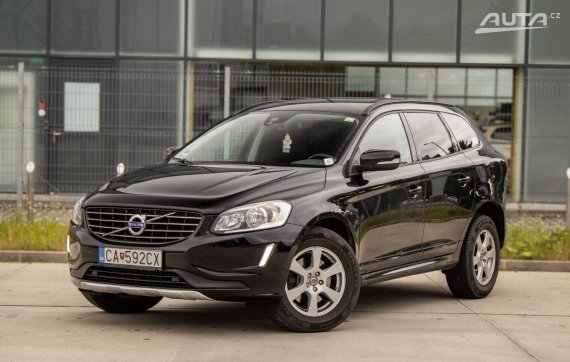 Volvo XC60 Momentum 158kW / AJ NA SPLÁTKY / PROTIÚČET
