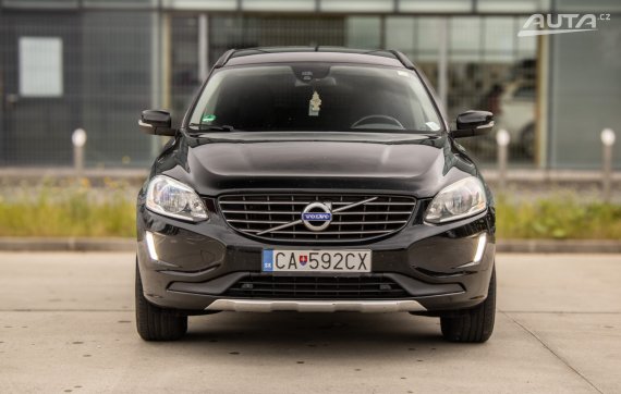 Volvo XC60 Momentum 158kW / AJ NA SPLÁTKY / PROTIÚČET 2013 černá