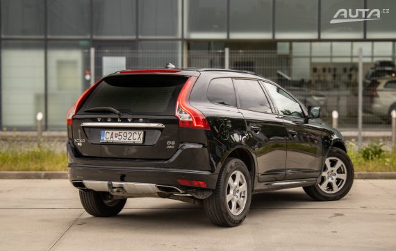 Volvo XC60 Momentum 158kW / AJ NA SPLÁTKY / PROTIÚČET 2013 černá