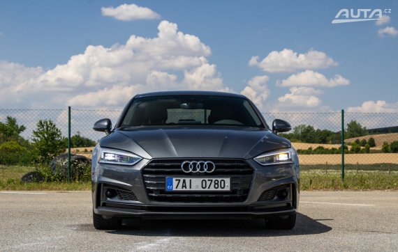 Audi A5 2018 šedá