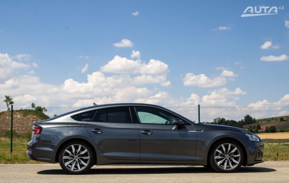 Audi A5 2018 šedá