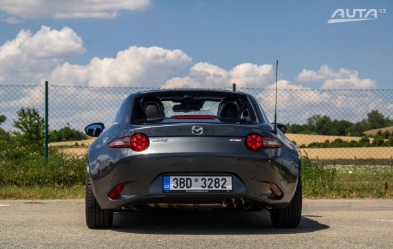 Mazda MX-5 2017 šedá