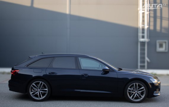 Audi A6 2019 modrá
