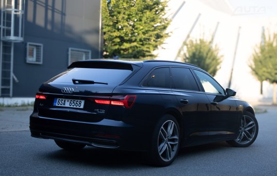 Audi A6 2019 modrá