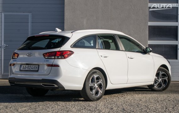 Hyundai i30 CW 1.6 CRDi / 85kW / A7 / ZÁRUKA / AJ NA SPLÁTKY / PROTIÚČET 2021 bílá
