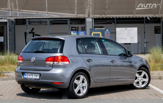 Volkswagen Golf 1.2 TSI Trendline / 77kW / M6 / AJ NA SPLÁTKY / PROTIÚČET 2010 šedá