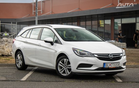 Opel Astra Sport Tourer ST 1.4 Turbo, 92kW, M6 / AJ NA SPLÁTKY / PROTIÚČET / 2018 bílá