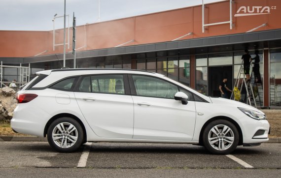 Opel Astra Sport Tourer ST 1.4 Turbo, 92kW, M6 / AJ NA SPLÁTKY / PROTIÚČET / 2018 bílá