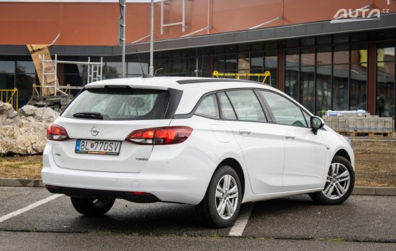 Opel Astra Sport Tourer ST 1.4 Turbo, 92kW, M6 / AJ NA SPLÁTKY / PROTIÚČET / 2018 bílá