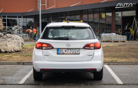 Opel Astra Sport Tourer ST 1.4 Turbo, 92kW, M6 / AJ NA SPLÁTKY / PROTIÚČET / 2018 bílá