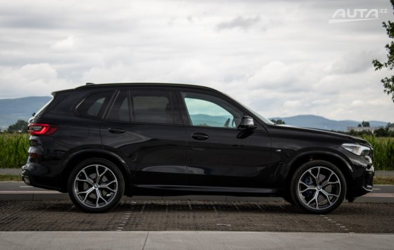 BMW X5 xDrive30d mHEV A/T, 210kW, A8 / AJ NA SPLÁTKY / PROTIÚČET / 2023 černá