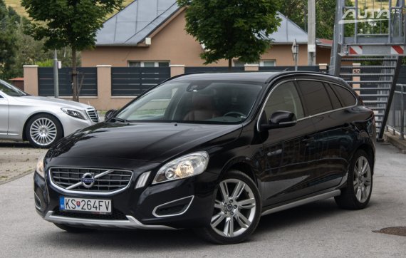 Volvo V60 DRIVe / 84kW / M6 / AJ NA SPLÁTKY / PROTIÚČET