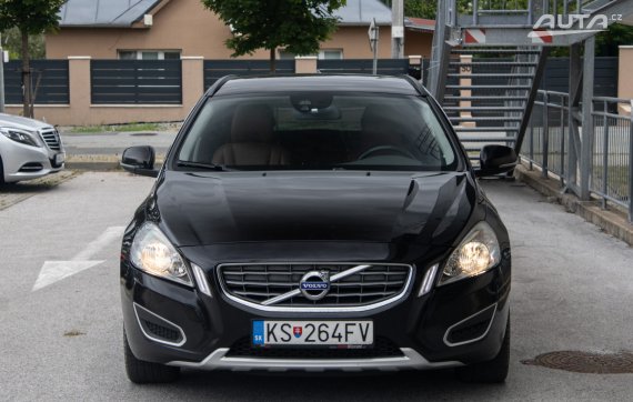 Volvo V60 DRIVe / 84kW / M6 / AJ NA SPLÁTKY / PROTIÚČET 2012 černá