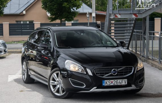 Volvo V60 DRIVe / 84kW / M6 / AJ NA SPLÁTKY / PROTIÚČET 2012 černá