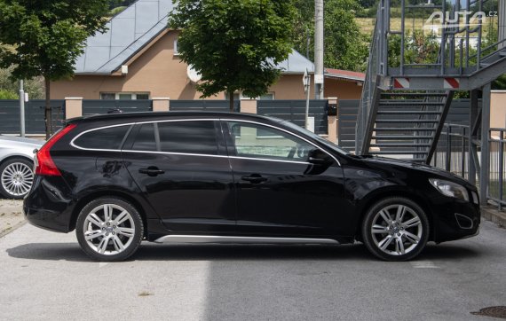 Volvo V60 DRIVe / 84kW / M6 / AJ NA SPLÁTKY / PROTIÚČET 2012 černá