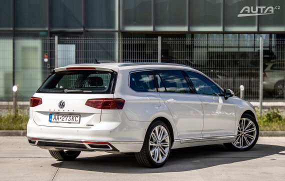 Volkswagen Passat Variant Elegance GT 200kW 2020 bílá