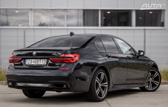 BMW Rad 7 750d xDrive 294kW400HP AT/8 / AJ NA SPLÁTKY / PROTIÚČET 2018 černá