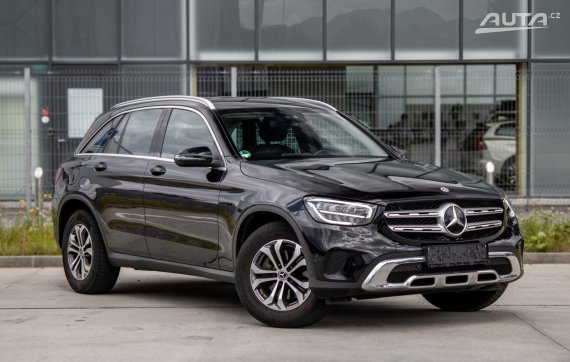 Mercedes-Benz GLC SUV 220d 4Matic / AJ NA SPLÁTKY / PROTIÚČET 2022 černá