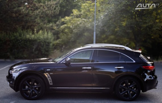 Infiniti QX70 S 2016 černá