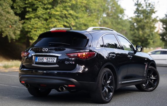 Infiniti QX70 S 2016 černá