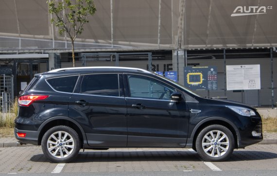 Ford Kuga 2.0 TDCi Titanium AWD / 110kW / M6 / ZÁRUKA / AJ NA SPLÁTKY / PROTIÚČET 2014 černá
