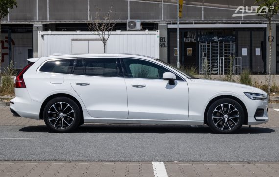Volvo V60 D4 A/T, 140kW (2020) / AJ NA SPLÁTKY / PROTIÚČET / 2020 bílá