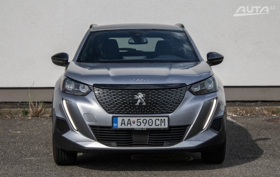 Peugeot 2008 Allure 1.5d 96kW AT/8 / AJ NA SPLÁTKY / PROTIÚČET 2023 šedá