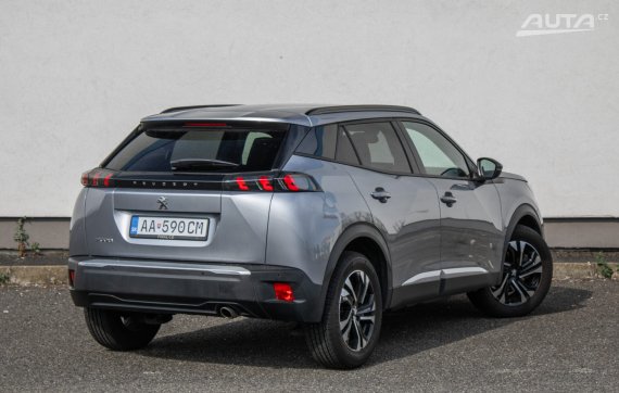 Peugeot 2008 Allure 1.5d 96kW AT/8 / AJ NA SPLÁTKY / PROTIÚČET 2023 šedá