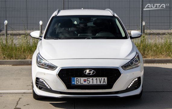 Hyundai i30 CW 1.6 CRDi Family / 100kW / A7 / ZÁRUKA / AJ NA SPLÁTKY / PROTIÚČET 2019 bílá