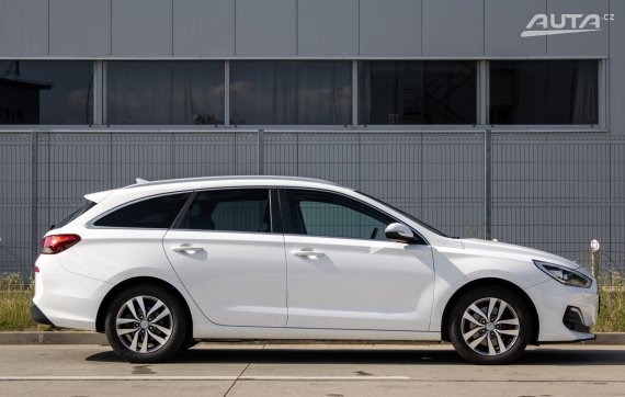Hyundai i30 CW 1.6 CRDi Family / 100kW / A7 / ZÁRUKA / AJ NA SPLÁTKY / PROTIÚČET 2019 bílá
