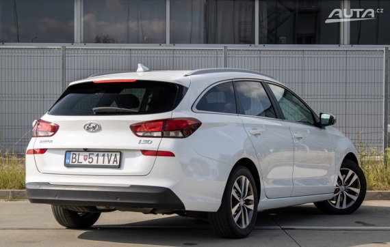Hyundai i30 CW 1.6 CRDi Family / 100kW / A7 / ZÁRUKA / AJ NA SPLÁTKY / PROTIÚČET 2019 bílá