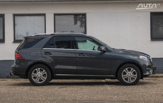Mercedes-Benz GLE SUV 350d 4MATIC 190kW / AJ NA SPLÁTKY / PROTIÚČET 2017 šedá