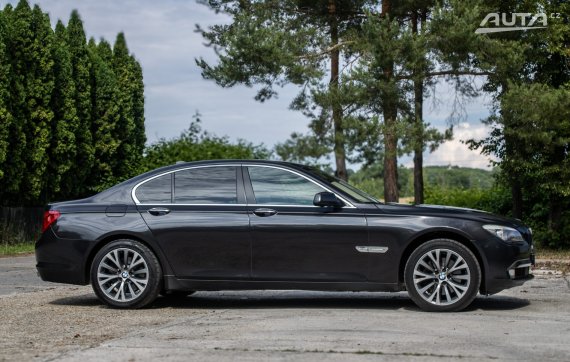 BMW Rad 7 740d xDrive 225kW / AJ NA SPLÁTKY / PROTIÚČET 2011 šedá
