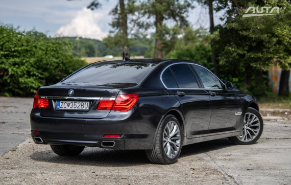 BMW Rad 7 740d xDrive 225kW / AJ NA SPLÁTKY / PROTIÚČET 2011 šedá