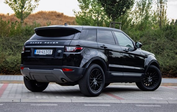 Land Rover Range Rover Evoque 2.0 TD4 180 132kW MT6 / NA SPLÁTKY / NA PROTIÚČET 2015 černá