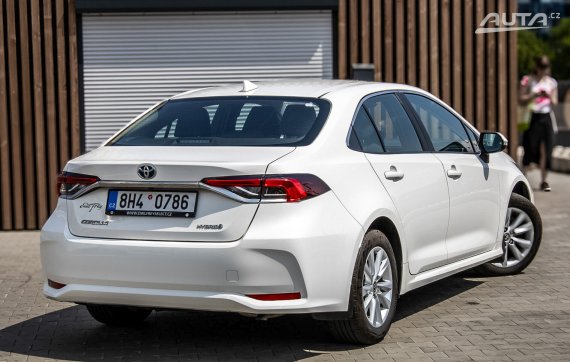 Toyota Corolla Comfort 2023 / AJ NA SPLÁTKY / PROTIÚČET 2023 bílá