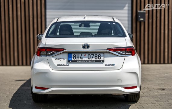 Toyota Corolla Comfort 2023 / AJ NA SPLÁTKY / PROTIÚČET 2023 bílá