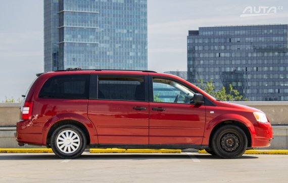 Chrysler Grand Voyager 2.8 CRD LX / 120kW / A6 / AJ NA SPLÁTKY / PROTIÚČET 2009 červená