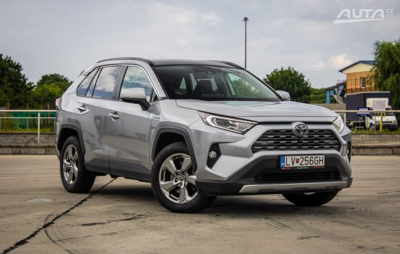Toyota RAV4 2.5 Hybrid e-CVT Executive AWD, 131kW / AJ NA SPLÁTKY / PROTIÚČET / 2019 šedá