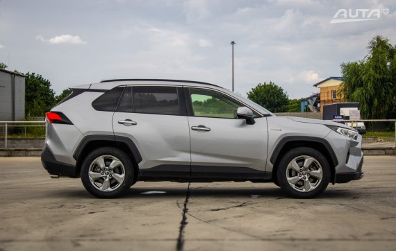 Toyota RAV4 2.5 Hybrid e-CVT Executive AWD, 131kW / AJ NA SPLÁTKY / PROTIÚČET / 2019 šedá