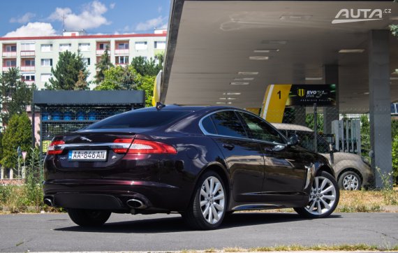Jaguar XF Sportbrake 3.0D S Premium Luxury 202kW AT8 / NA SPLÁTKY / NA PROTIÚČET 2012 červená