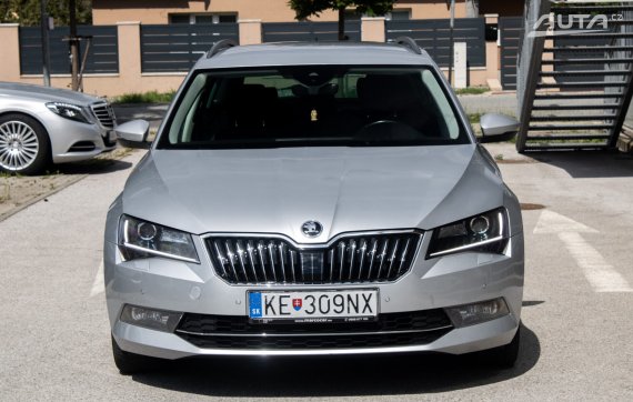 Škoda Superb Combi 2.0 TDI Ambition / 110kW / M6 / ZÁRUKA / AJ NA SPLÁTKY / PROTIÚČET 2018 stříbrná metalíza