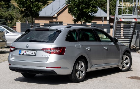 Škoda Superb Combi 2.0 TDI Ambition / 110kW / M6 / ZÁRUKA / AJ NA SPLÁTKY / PROTIÚČET 2018 stříbrná metalíza