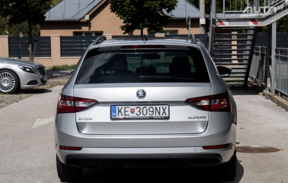 Škoda Superb Combi 2.0 TDI Ambition / 110kW / M6 / ZÁRUKA / AJ NA SPLÁTKY / PROTIÚČET 2018 stříbrná metalíza