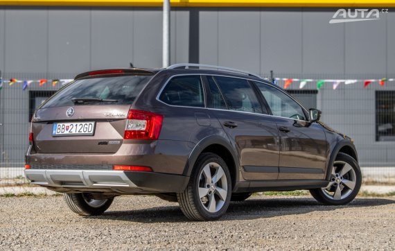 Škoda Octavia Combi Scout AT/6 135kW / AJ NA SPLÁTKY / PROTIÚČET 2015 hnědá