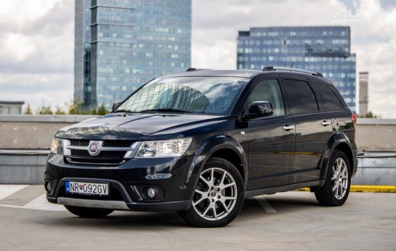 Fiat Freemont 2.0 TDI 125kW AWD / AJ NA SPLÁTKY / PROTIÚČET 2013 - hlavní pohled