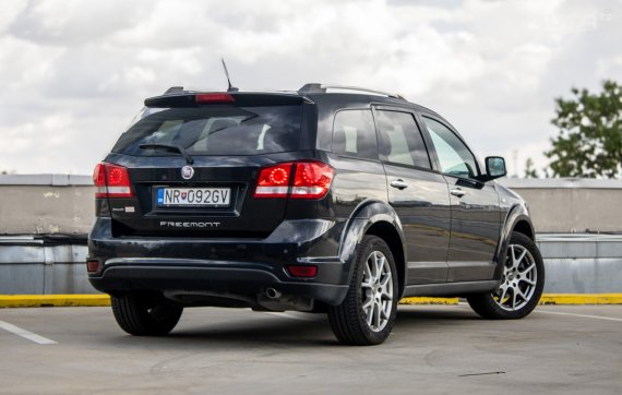 Fiat Freemont 2.0 TDI 125kW AWD / AJ NA SPLÁTKY / PROTIÚČET 2013 černá