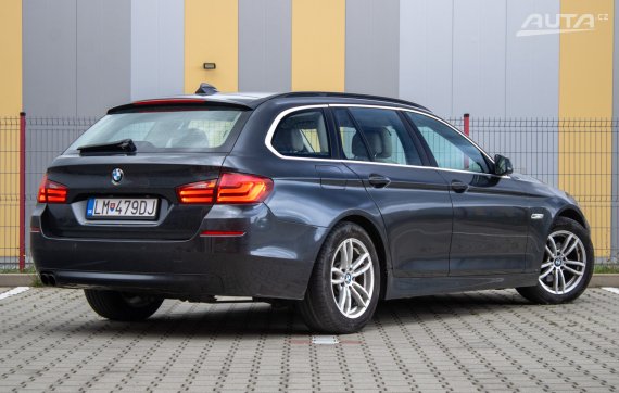 BMW Rad 5 Touring 520d / 120kW / M6 / AJ NA SPLÁTKY / PROTIÚČET 2010 šedá