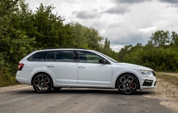 Škoda Octavia Combi 2.0TDI RS 135kW / AJ NA SPLÁTKY / PROTIÚČET 2017 bílá