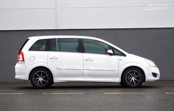 Opel Zafira 1.9 DTH 110kW MT6 / NA SPLÁTKY / NA PROTIÚČET 2009 bílá